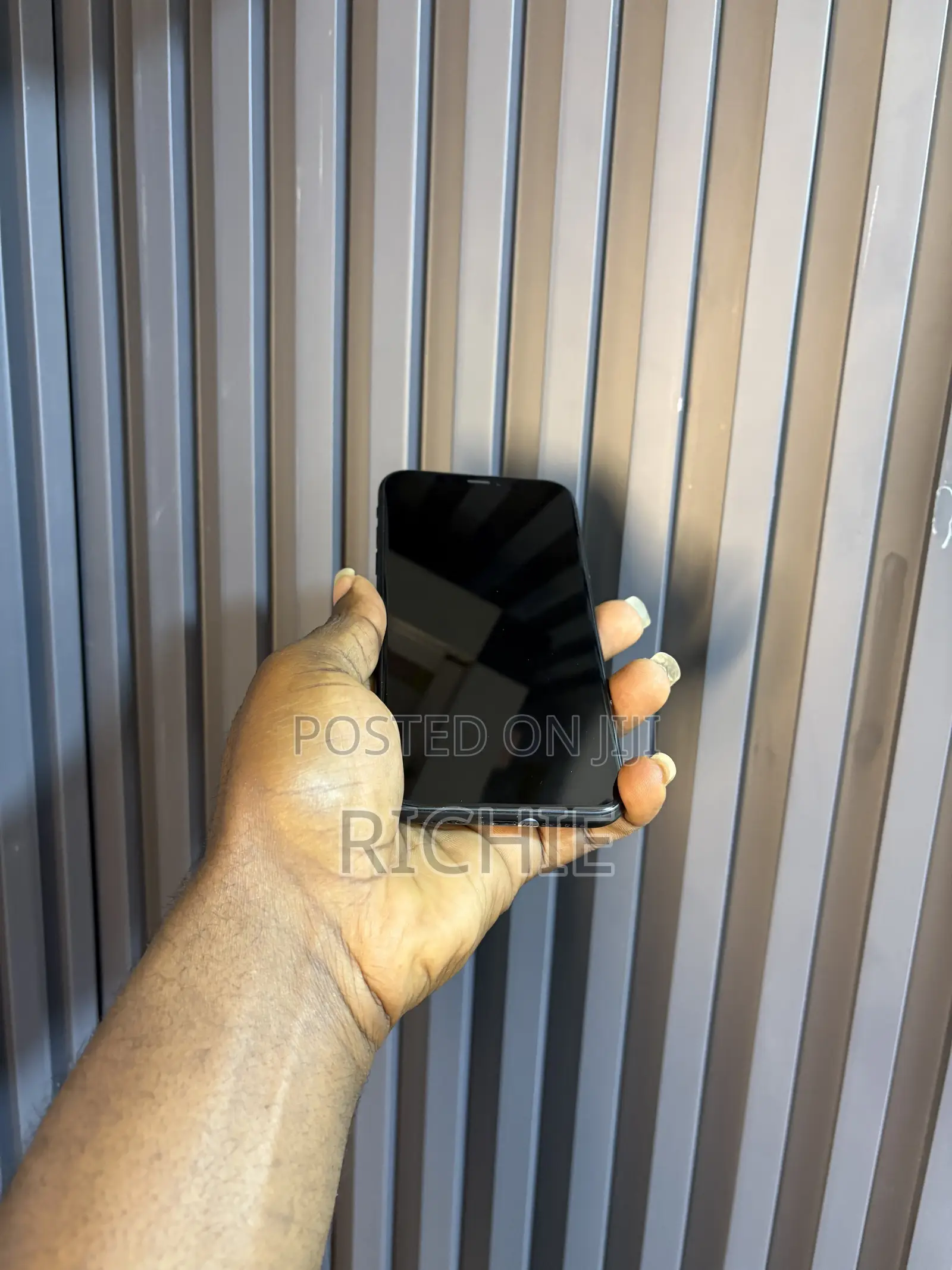 New Apple iPhone XR 64 GB Black