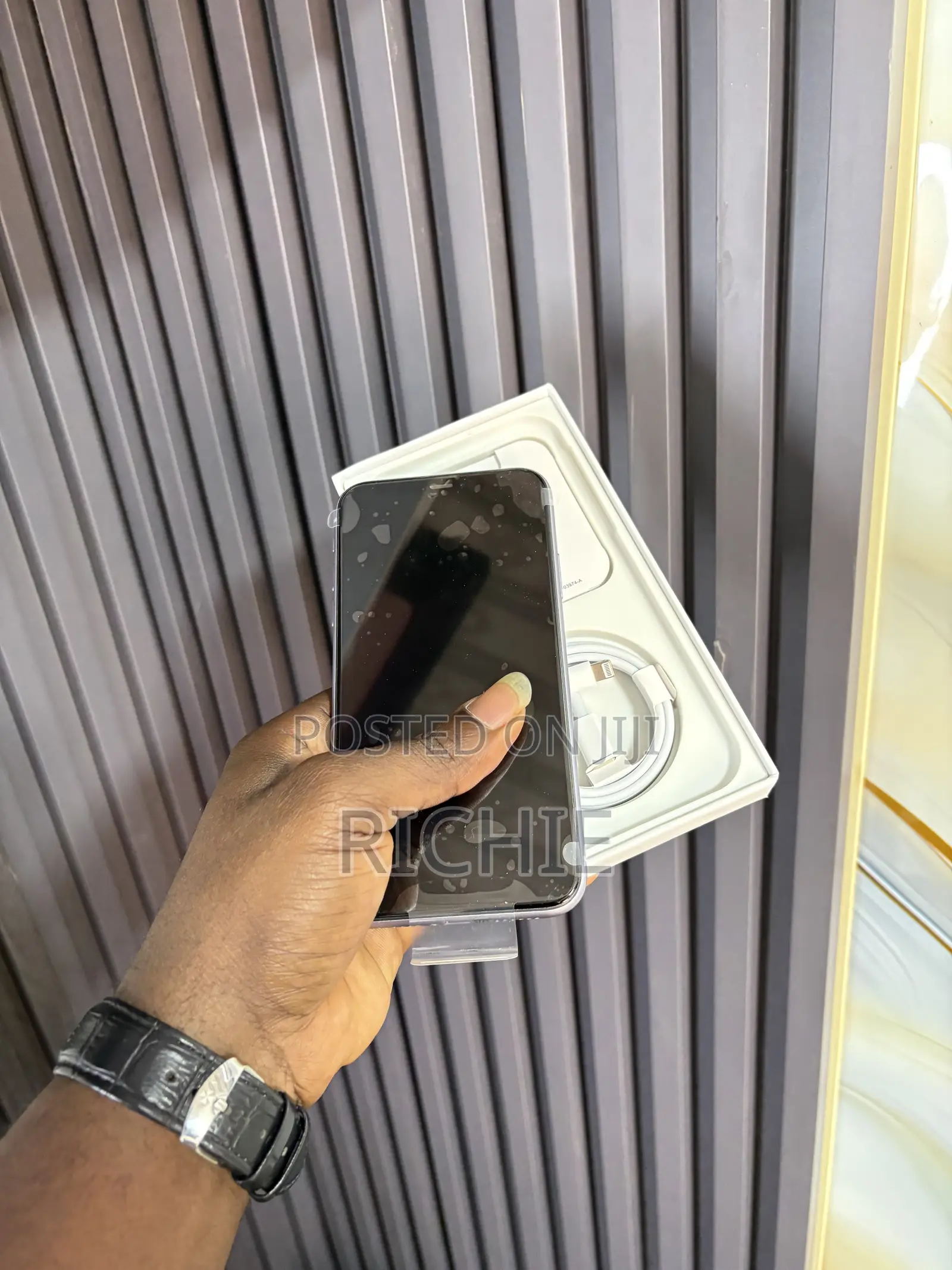 New Apple iPhone 11 64 GB Black