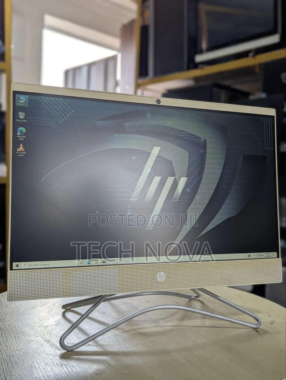 Desktop Computer HP 200 G4 22 All-in-One 8GB AMD HDD+SSD 128GB