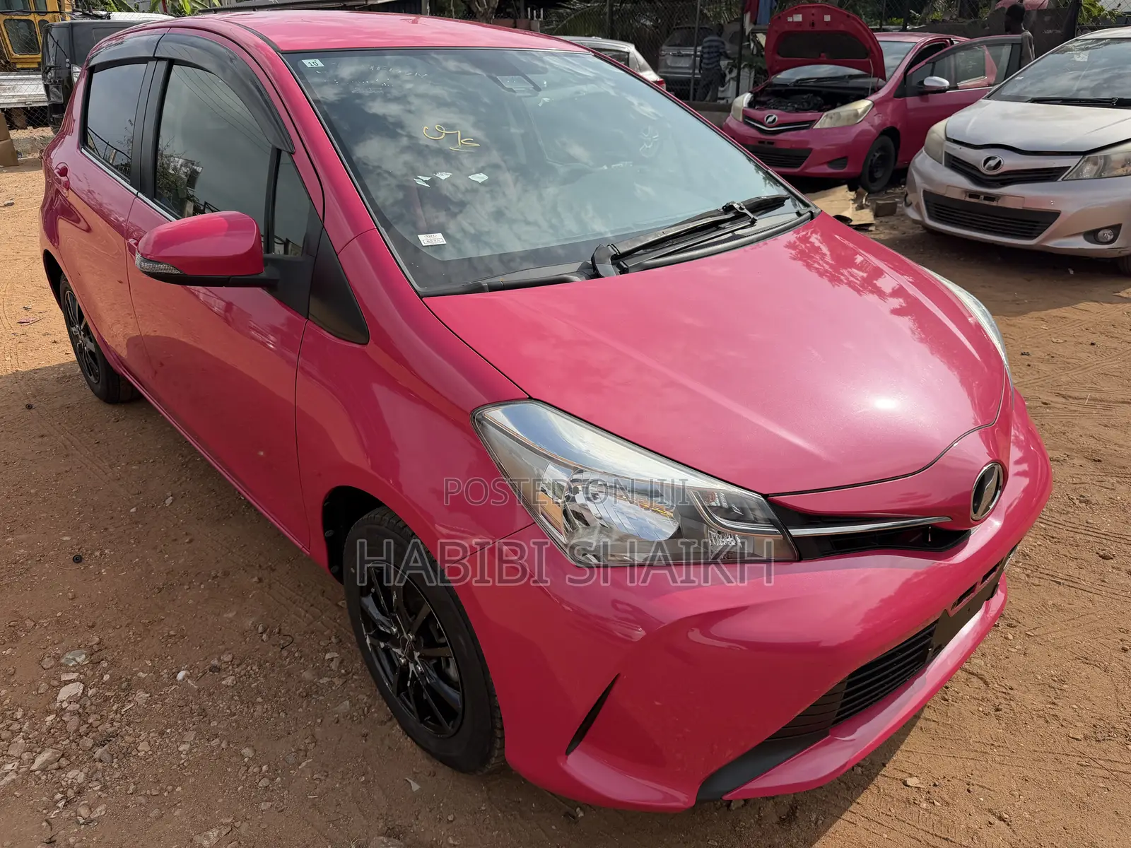Toyota Vitz 1.3 FWD 5dr 2015 Pink