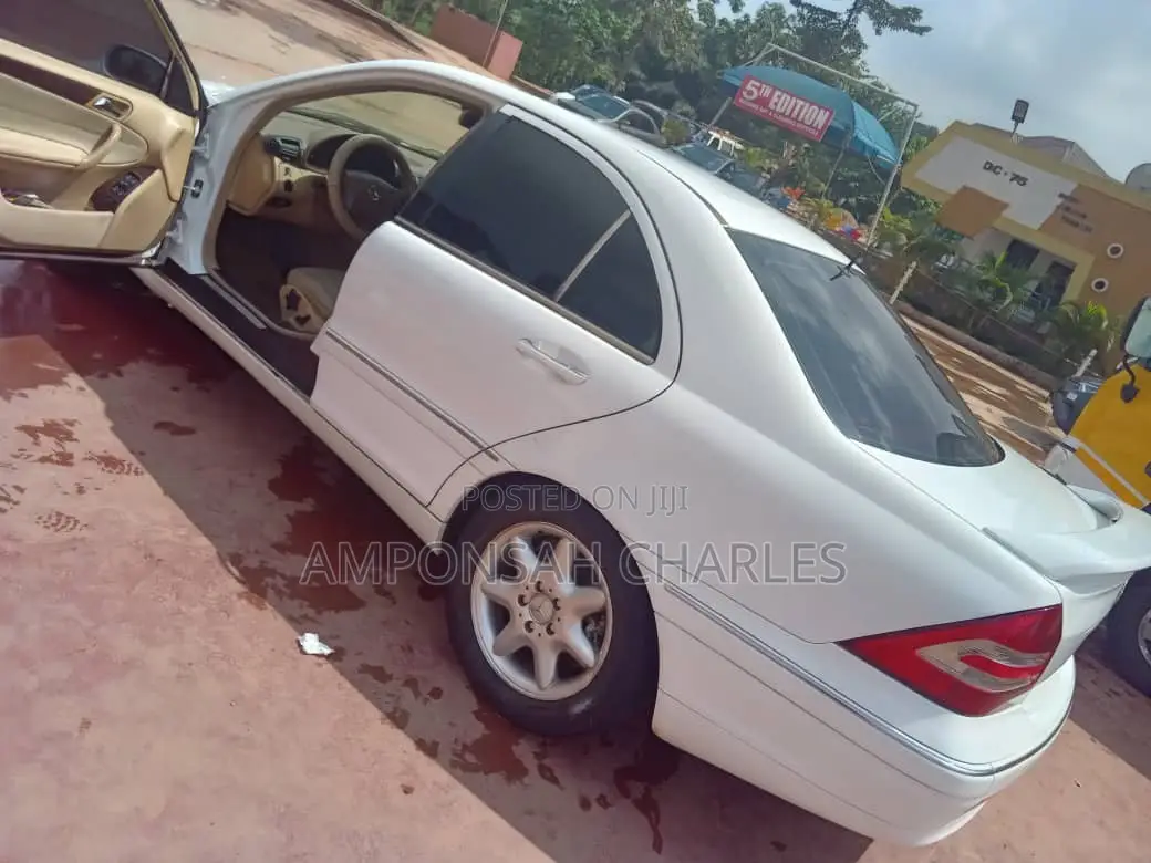 Mercedes-Benz 230E 2011 White