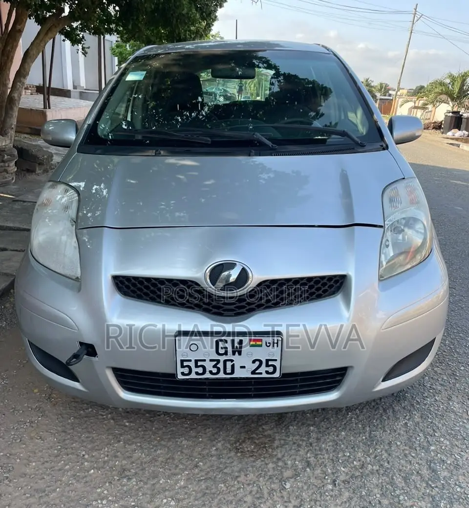 Toyota Vitz 1.3 AWD 5dr 2010 Silver