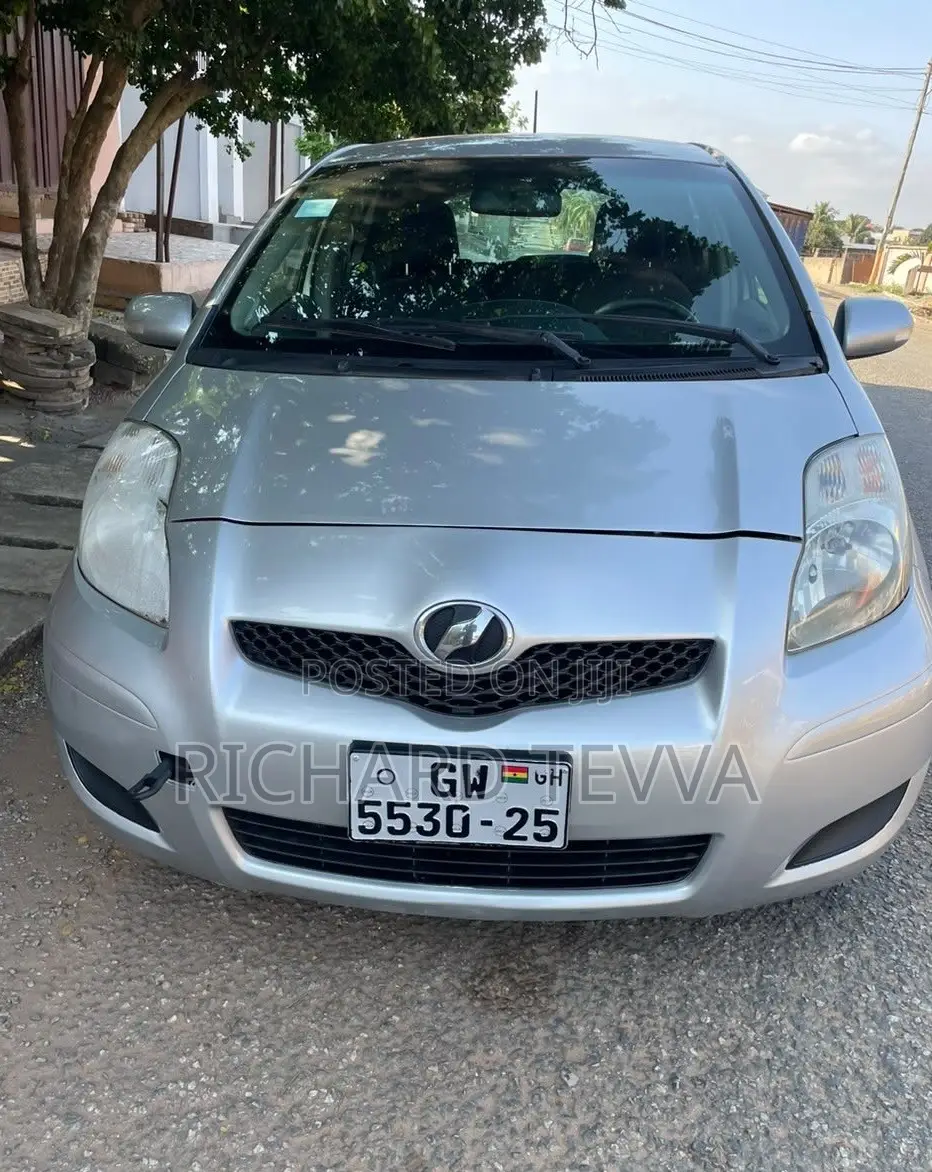 Toyota Vitz 1.3 AWD 5dr 2010 Silver