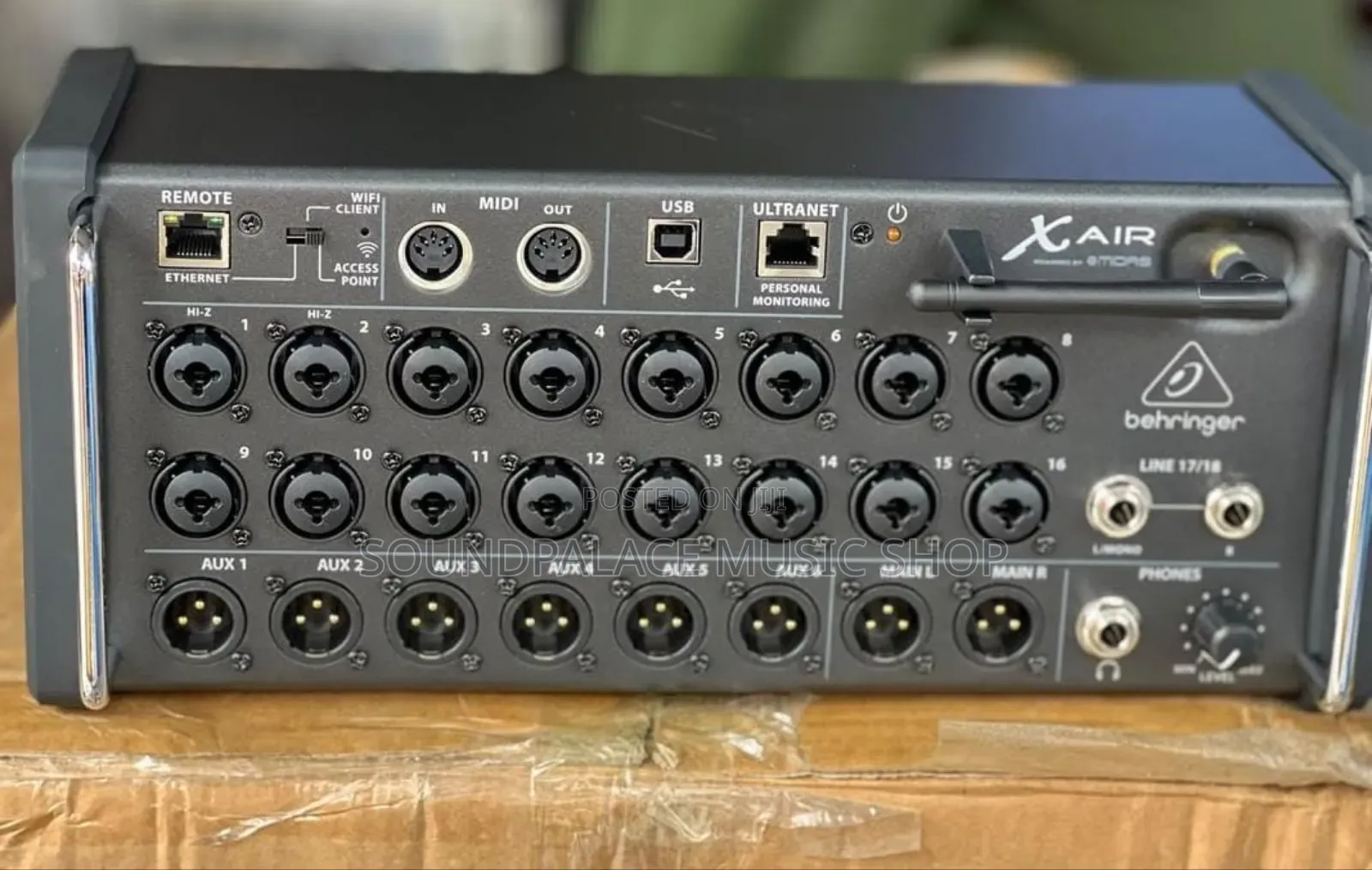 Behringer X AIR XR18 18-Channel Digital Mixer
