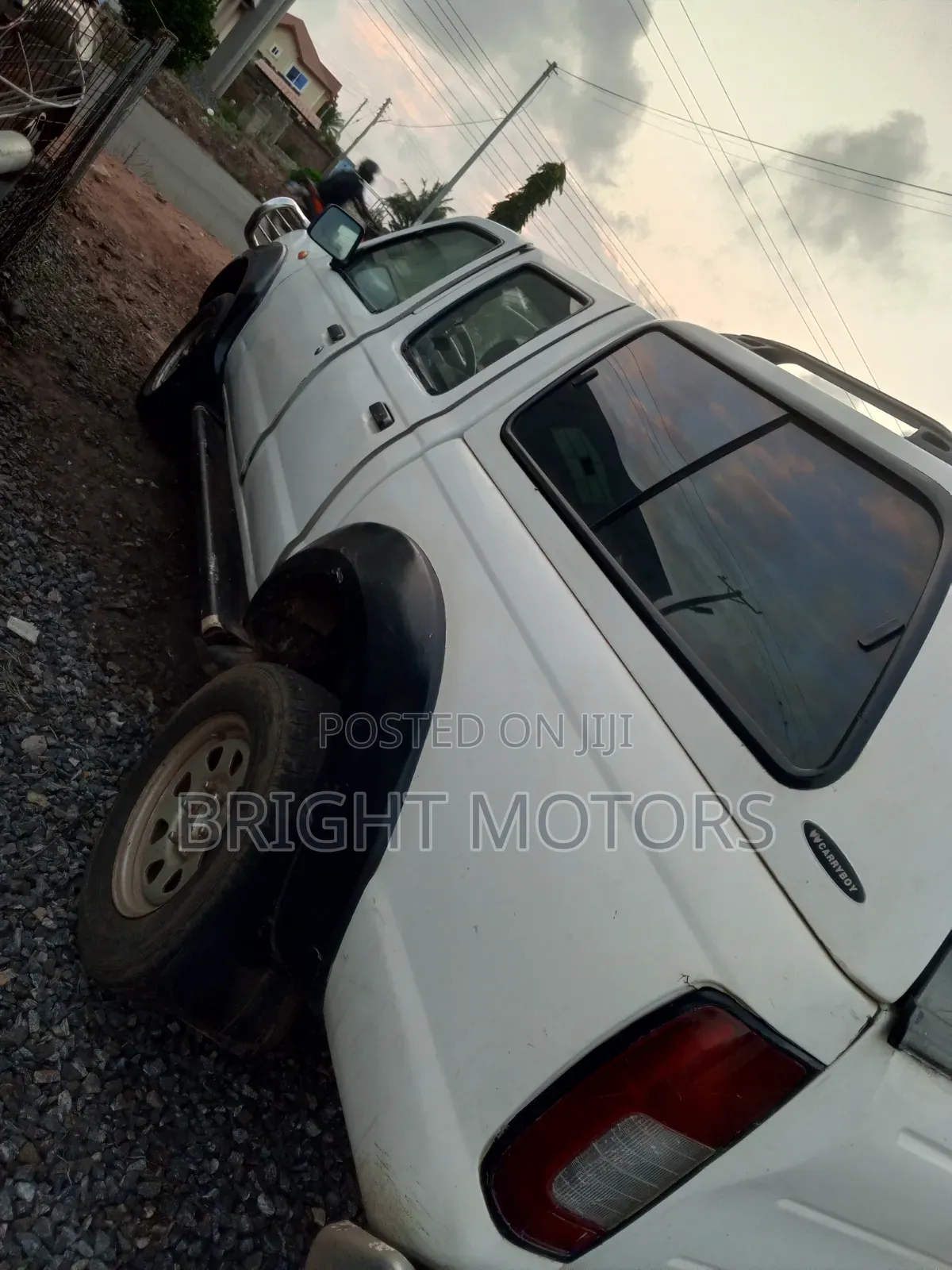 Nissan Hardbody 2000 White