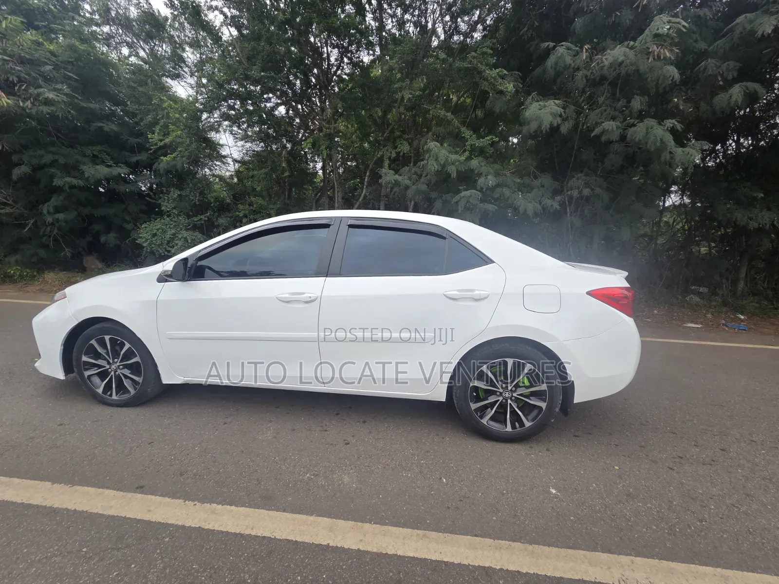 Toyota Corolla SE (1.8L 4cyl 6M) 2018 White