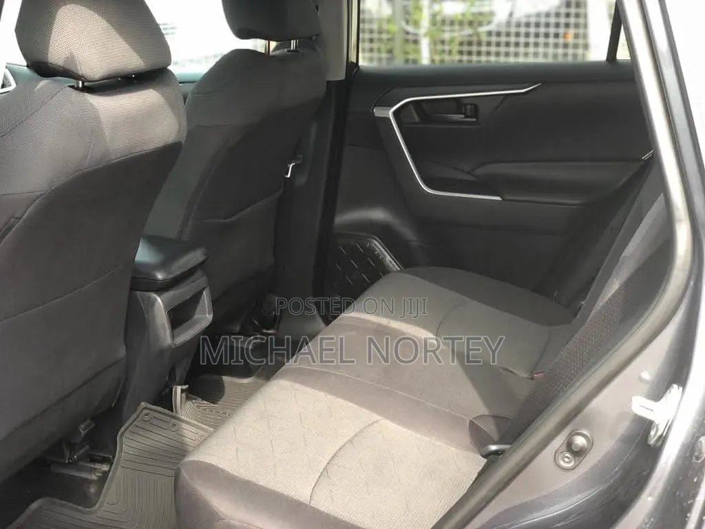 Toyota RAV4 LE FWD 2020 Gray