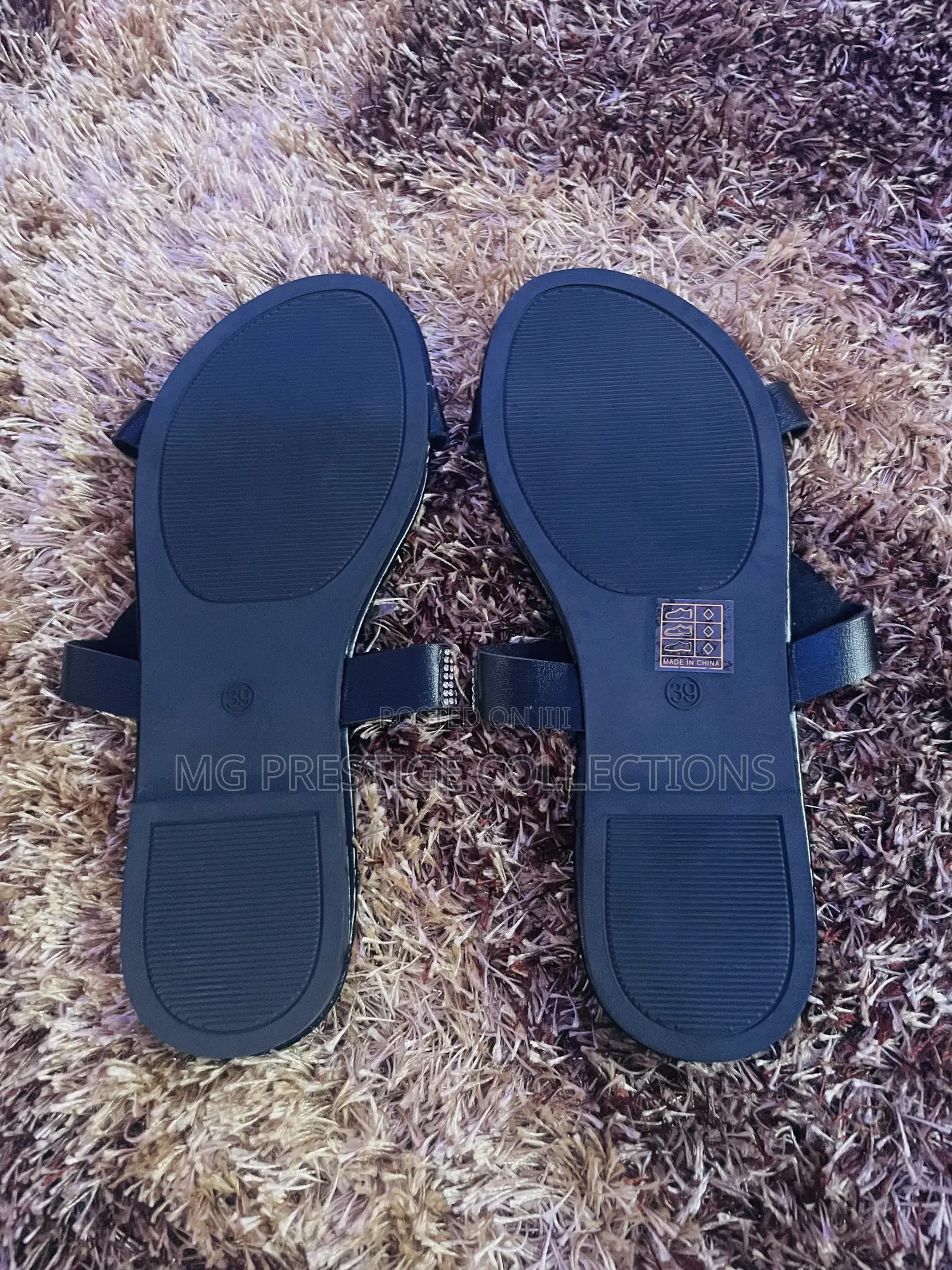  Black Rhinestone Zigzag Slide Sandals