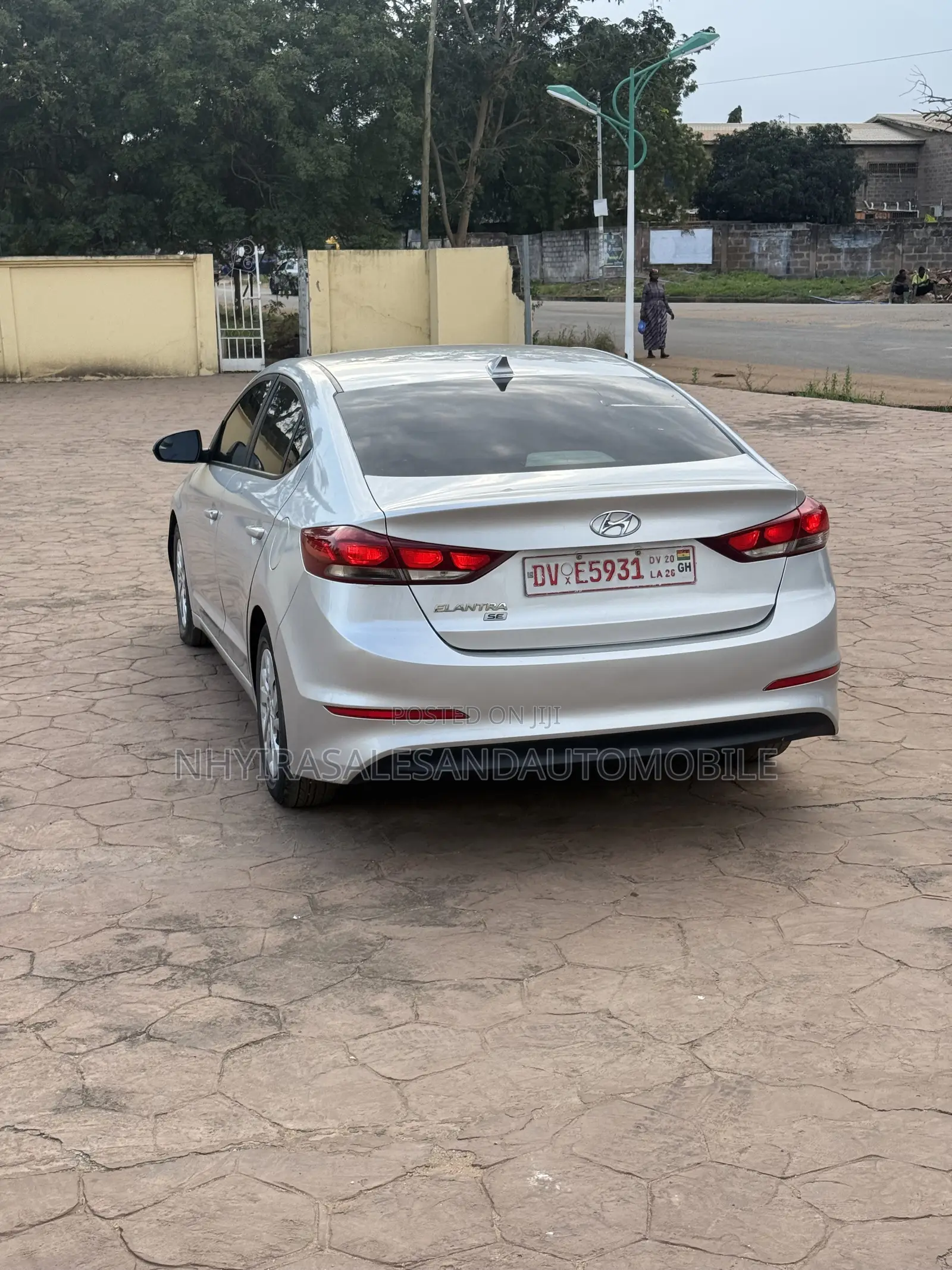 Hyundai Elantra SE Sedan FWD (2.0L 4cyl 6M) 2017 Silver