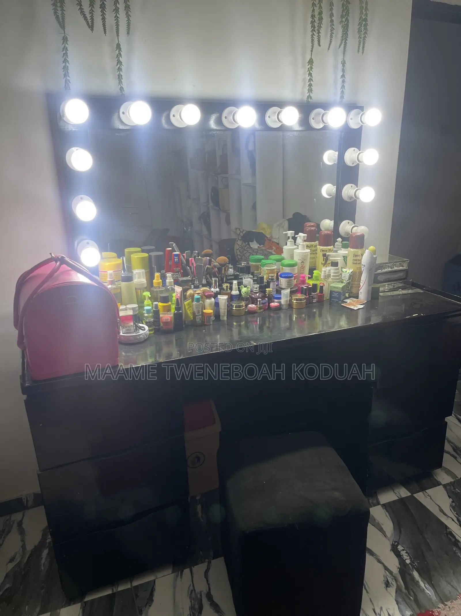 Professional Makeup Vanity Dresser Set With Cushioned Stool