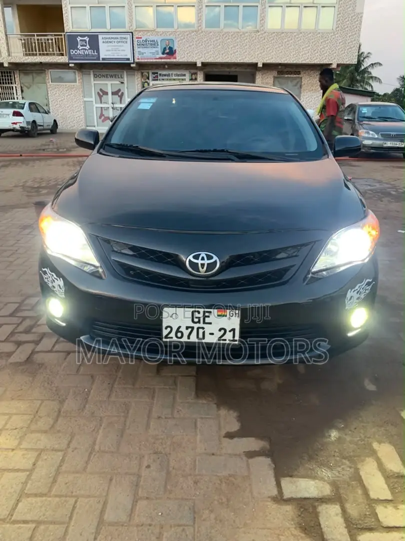 Toyota Corolla LE 4dr Sedan (1.8L 4cyl 4A) 2013 Black