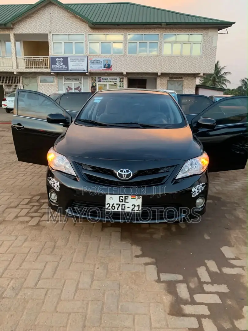 Toyota Corolla LE 4dr Sedan (1.8L 4cyl 4A) 2013 Black