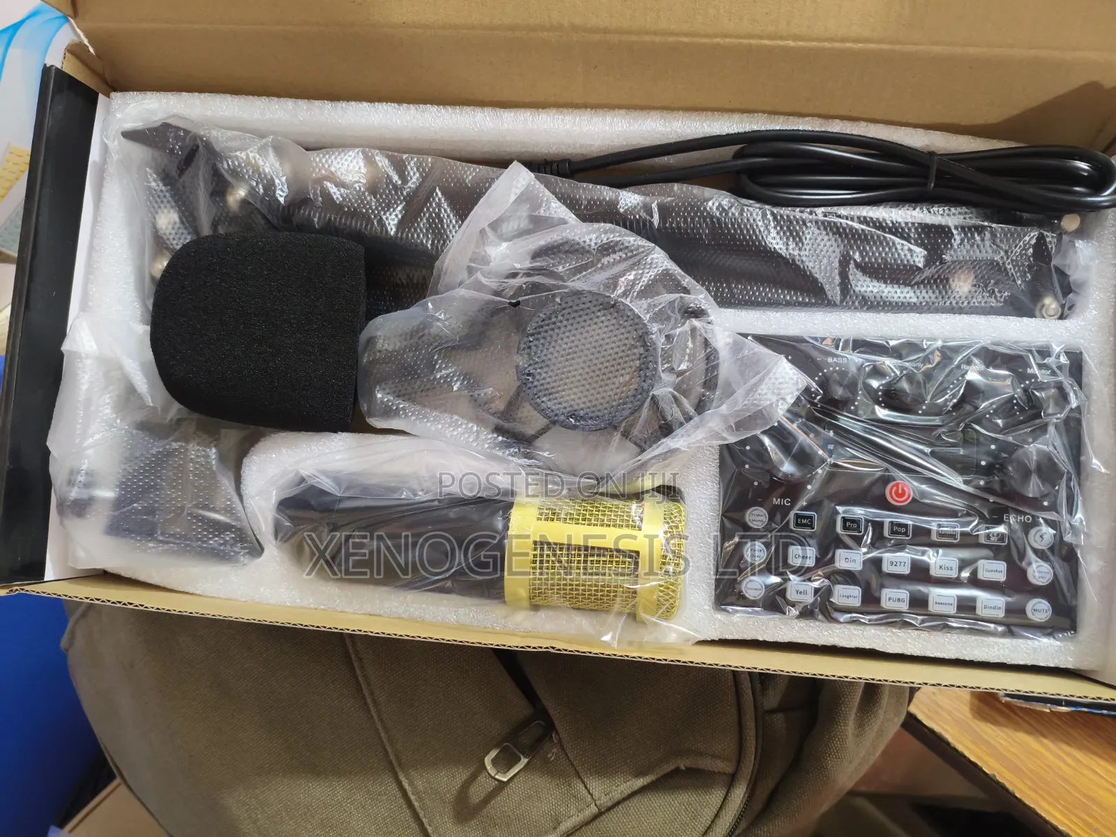 V8 Livestreaming Sound Card With Microphone