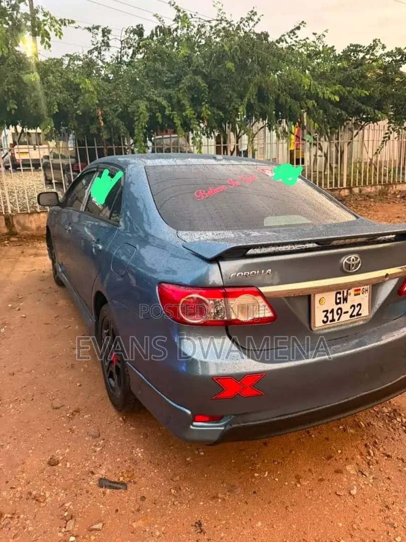 Toyota Corolla LE 4dr Sedan (1.8L 4cyl 4A) 2013 Gray