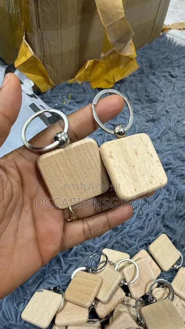 Customizable Wooden Keyholder for All Events.