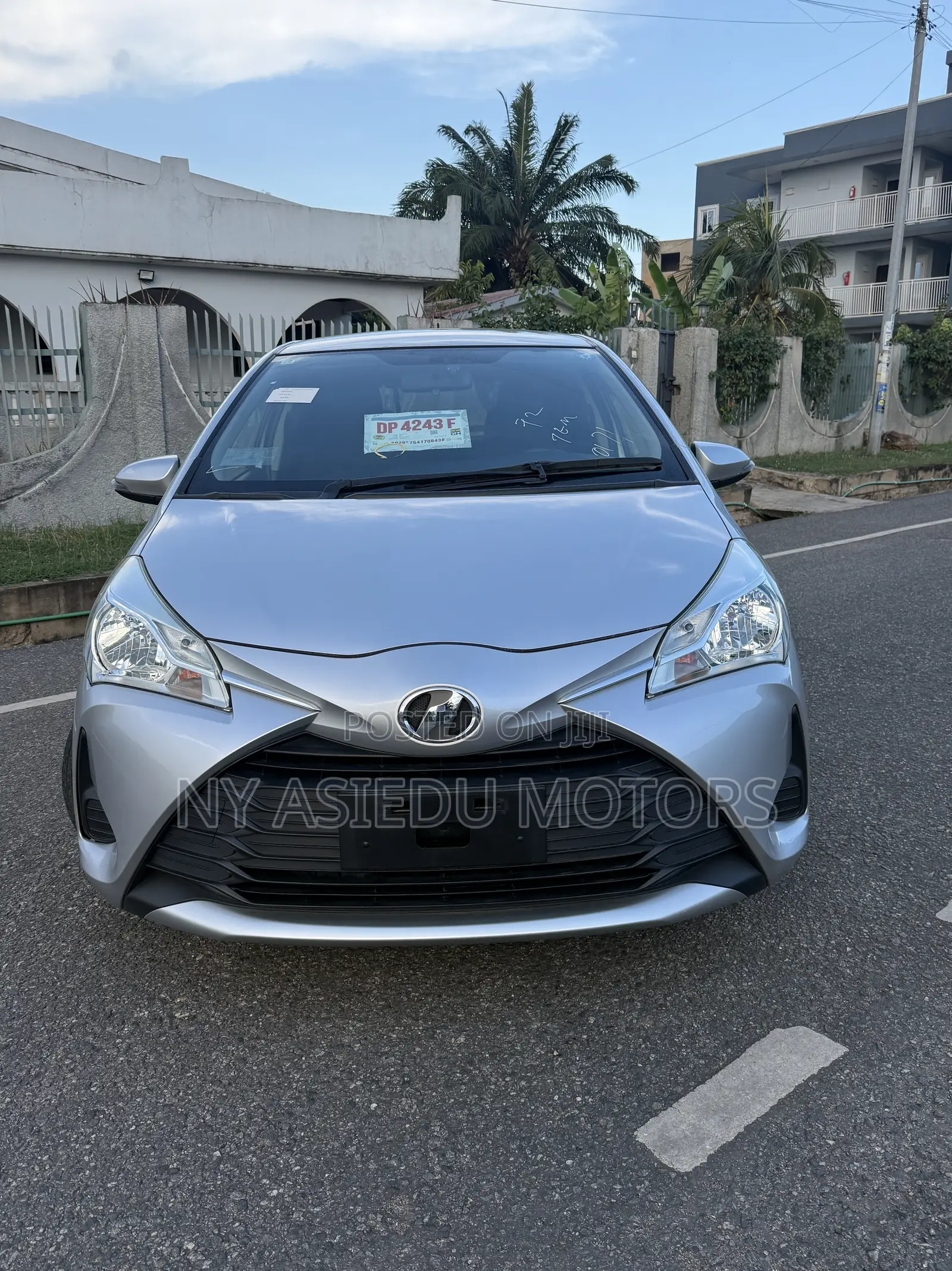 Toyota Vitz 1.3 FWD 5dr 2017 Silver