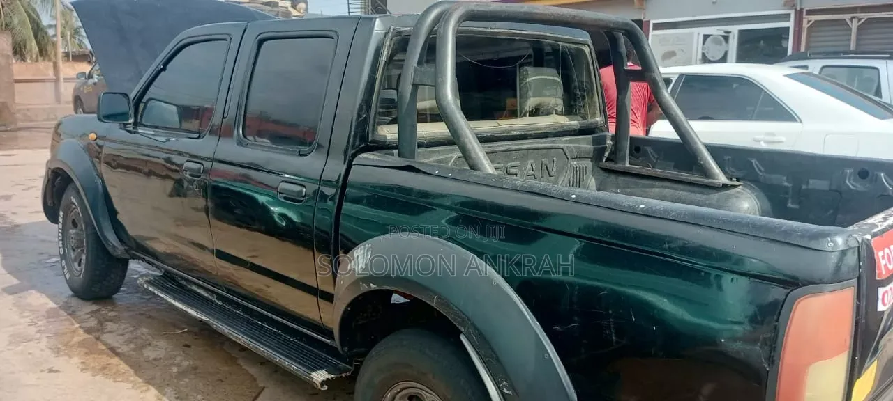 Nissan Hardbody 2010 Black