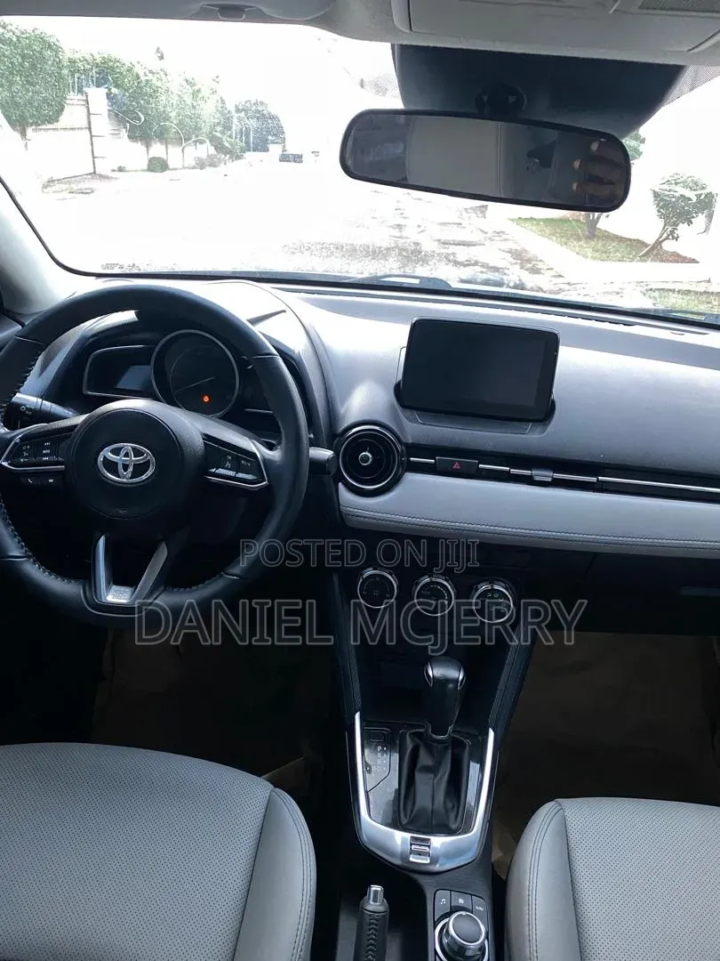 Toyota Yaris 2020 Blue