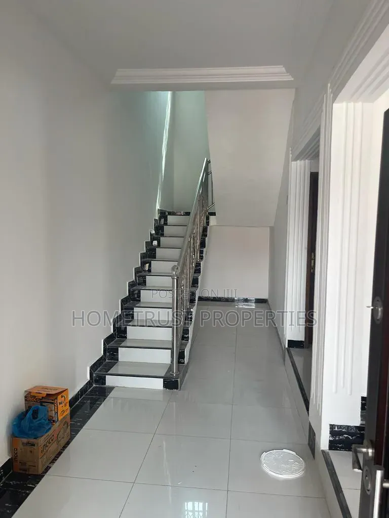 4bdrm Duplex in Kwabenya Acp for rent
