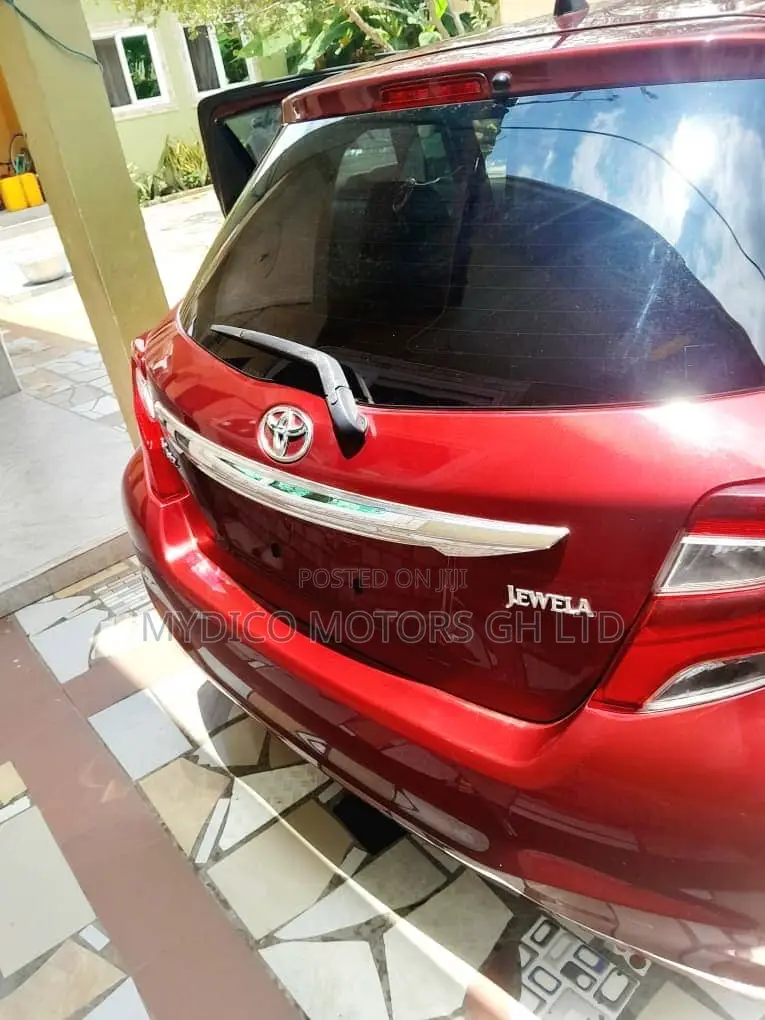Toyota Vitz 1.3 AWD 3dr 2015 Red