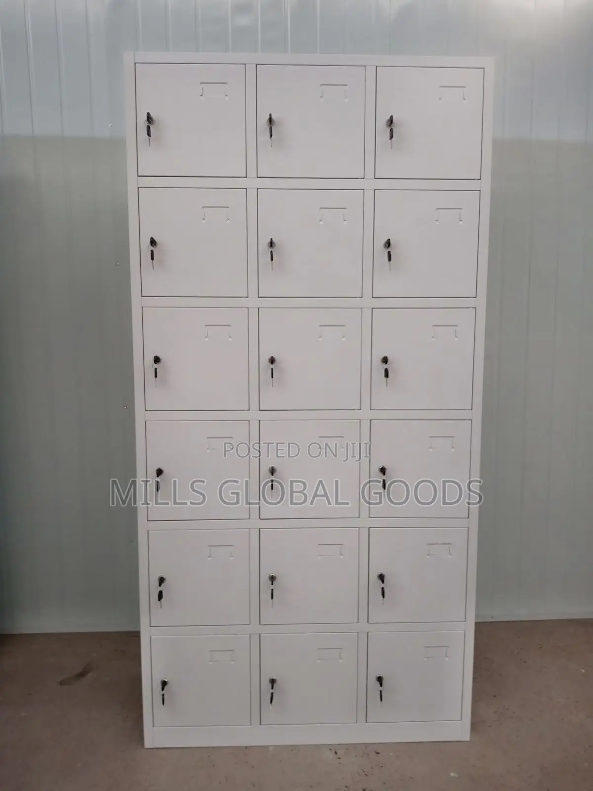 18 Doors Locker Cabinet