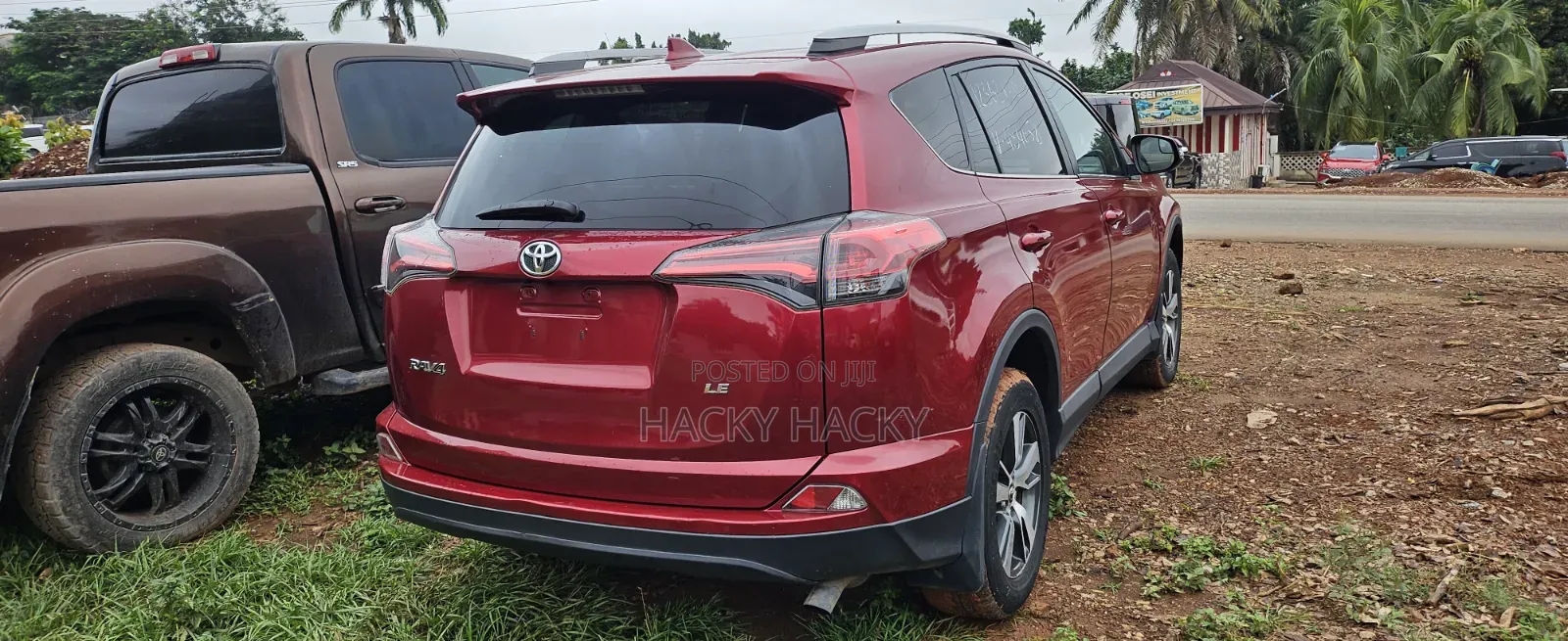 Toyota RAV4 LE 4dr SUV (2.5L 4cyl 6A) 2018 Red