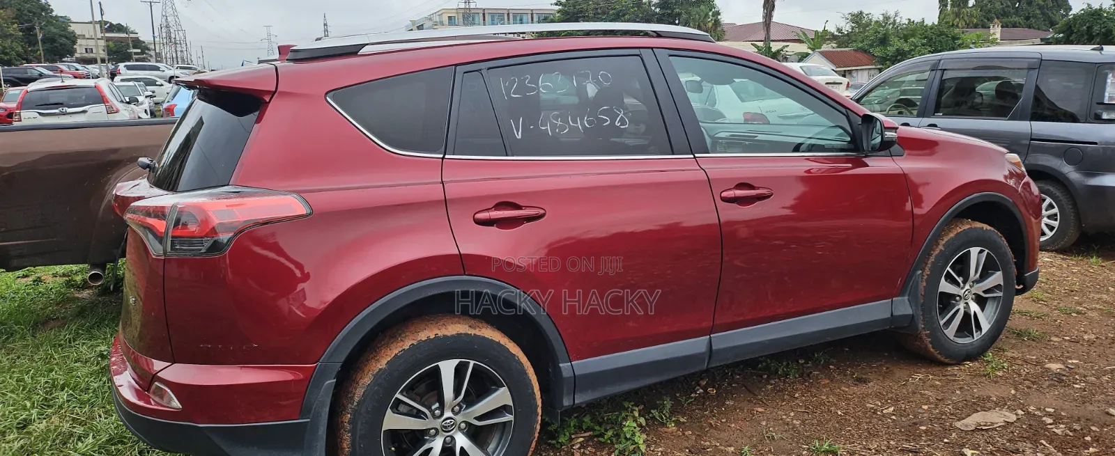 Toyota RAV4 LE 4dr SUV (2.5L 4cyl 6A) 2018 Red