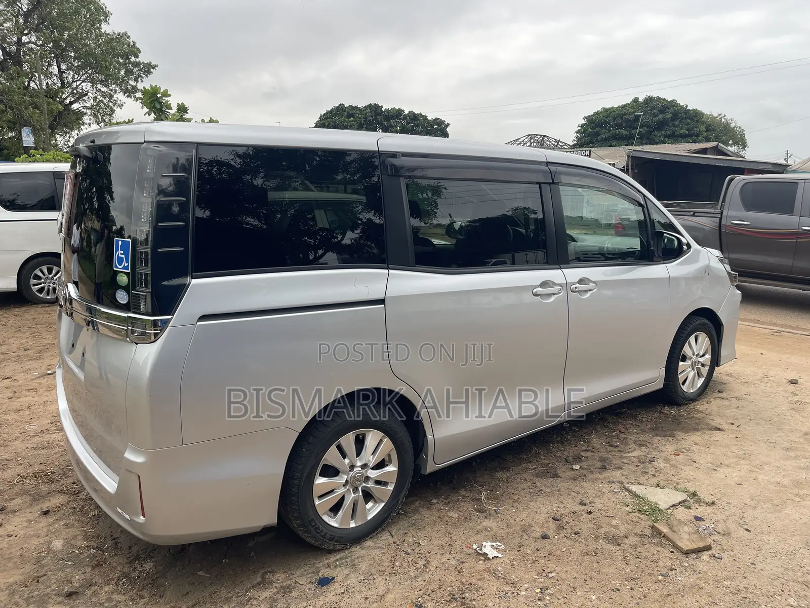 Toyota Voxy V 2WD 8-Seater 2014 Silver