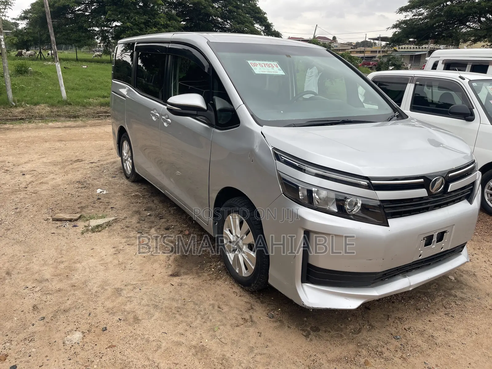 Toyota Voxy V 2WD 8-Seater 2014 Silver