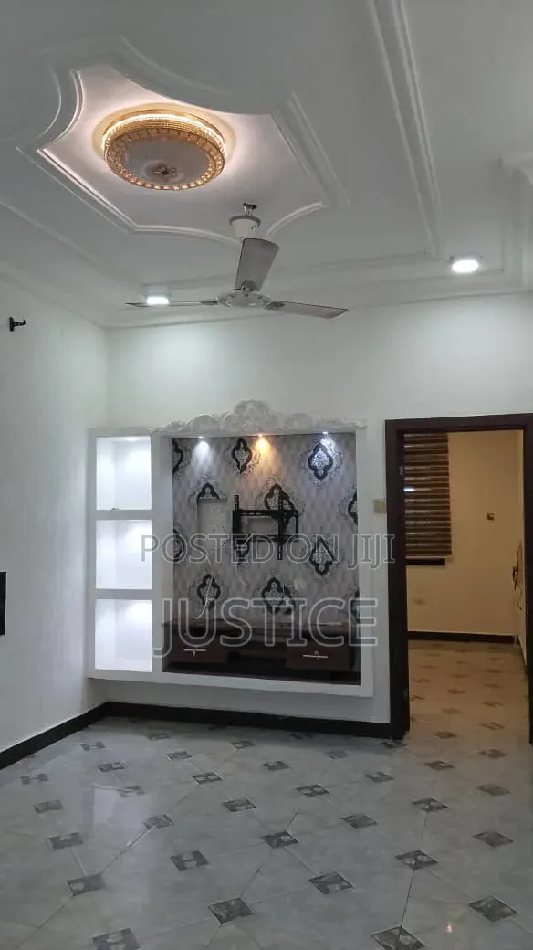 2bdrm Room & Parlour in Lekma Teshie, First Junction for rent