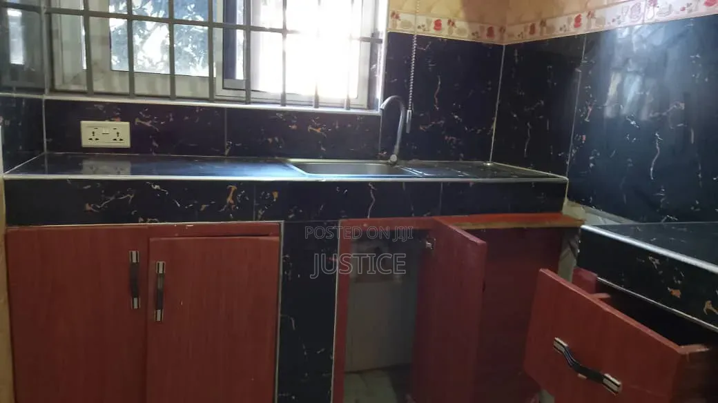 2bdrm Room & Parlour in Lekma Teshie, First Junction for rent