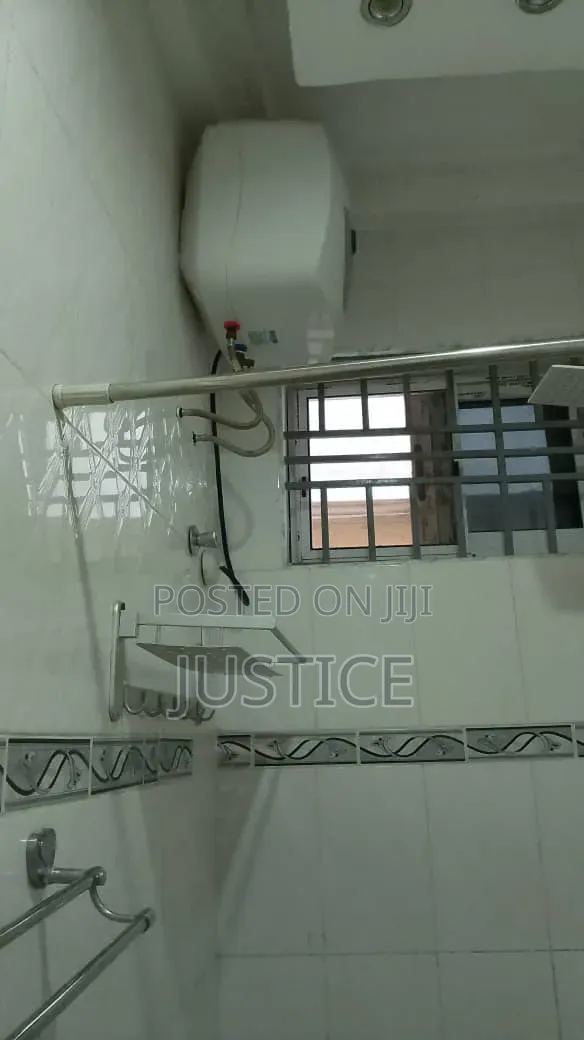 2bdrm Room & Parlour in Lekma Teshie, First Junction for rent