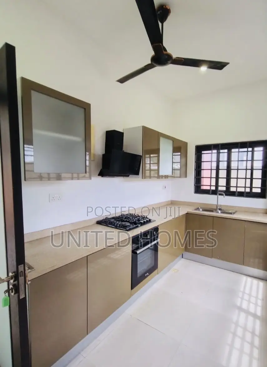 5bdrm House in Teshie for rent