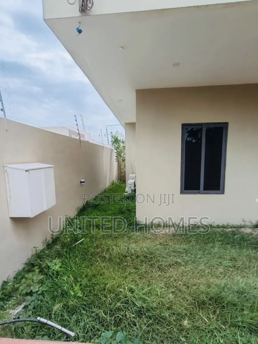 5bdrm House in Teshie for rent
