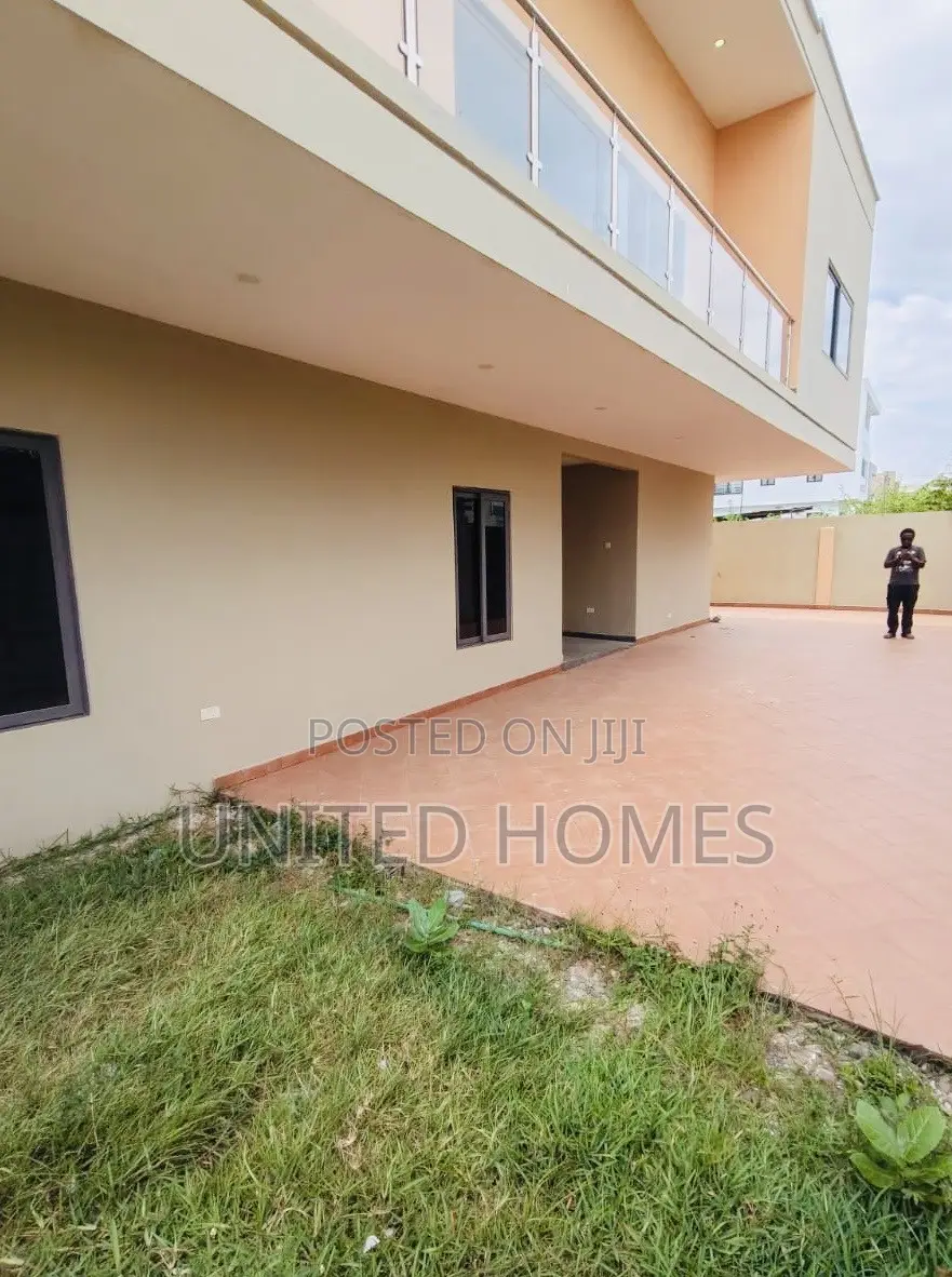 5bdrm House in Teshie for rent
