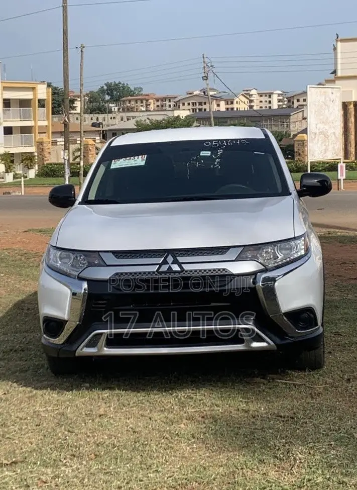 Mitsubishi Outlander 2019 White