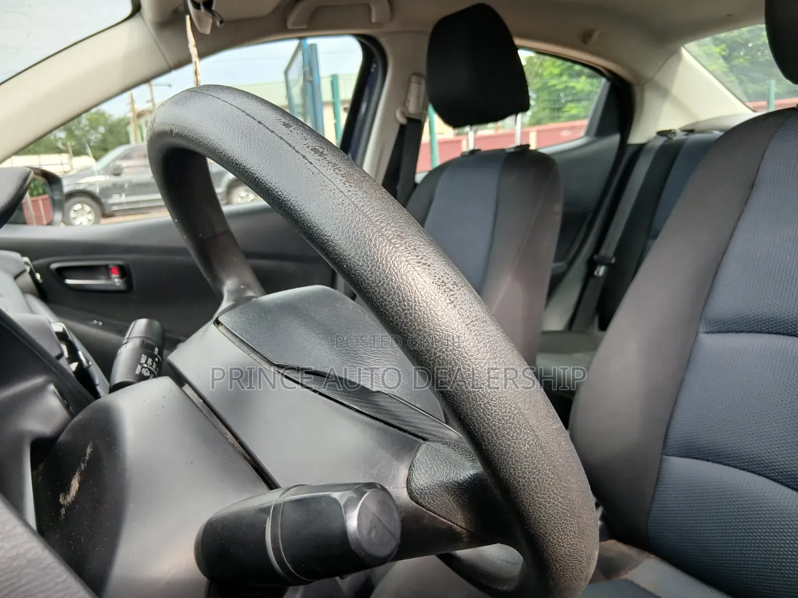 Toyota Yaris 2017 Blue