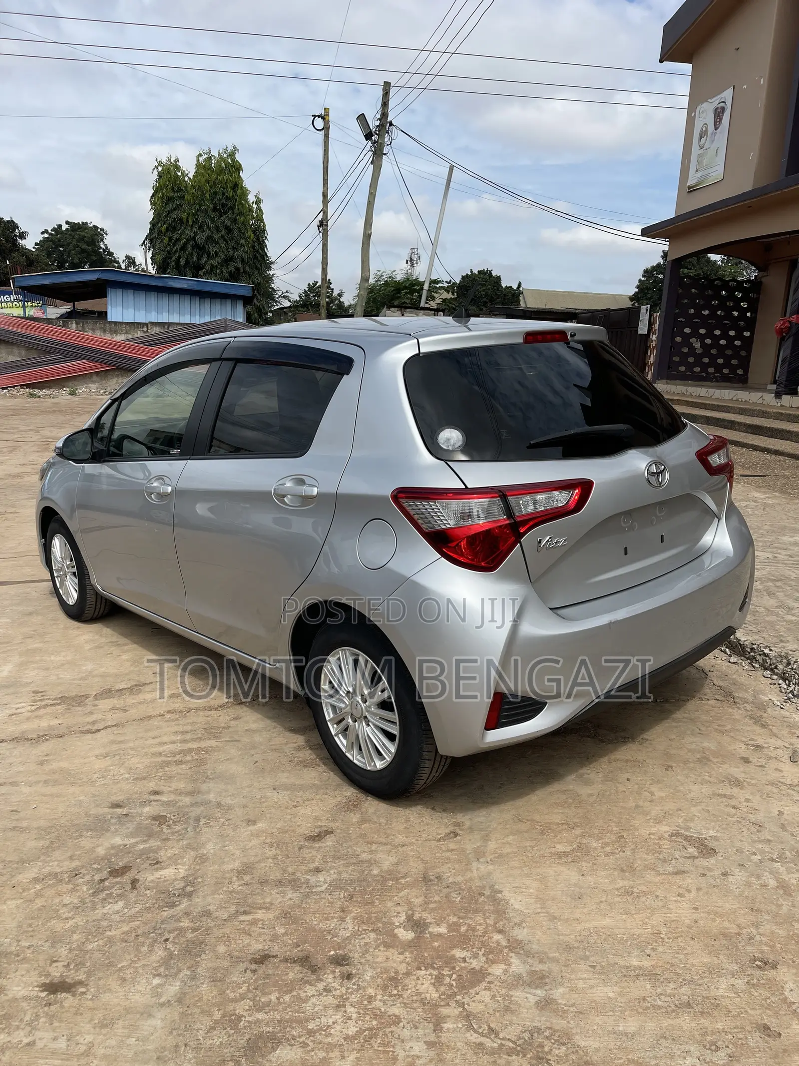 Toyota Vitz 1.3 AWD 5dr 2017 Silver