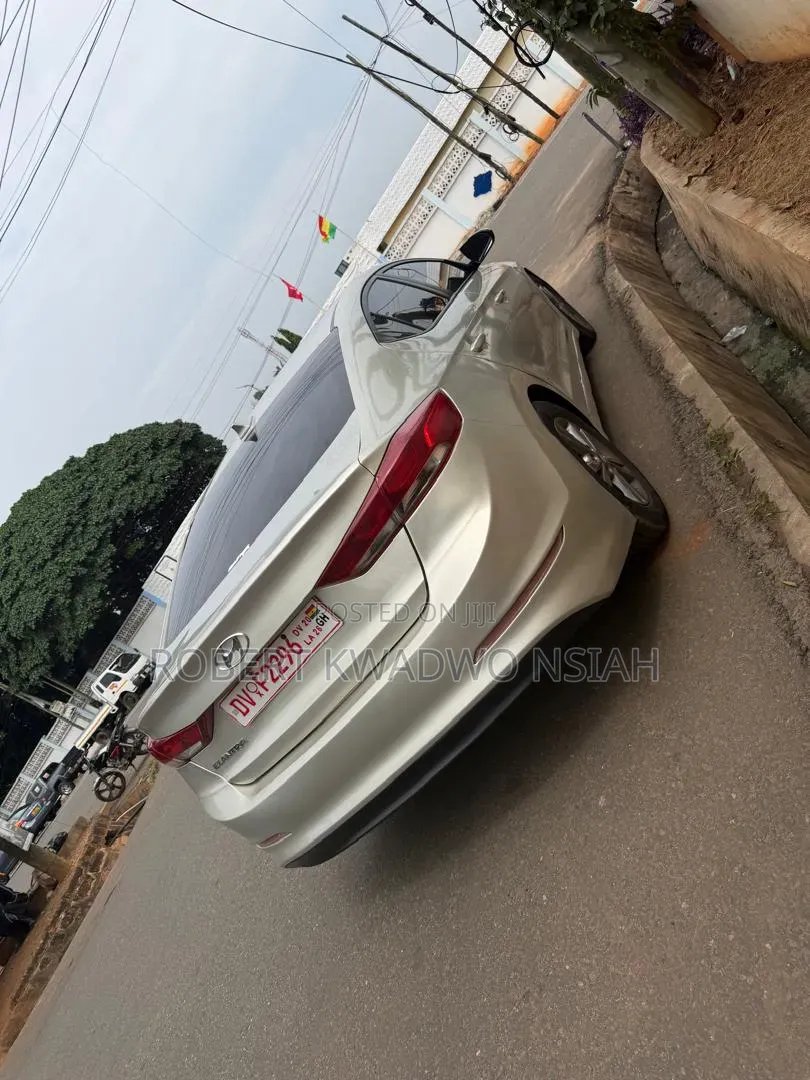 Hyundai Elantra 2017 Gold