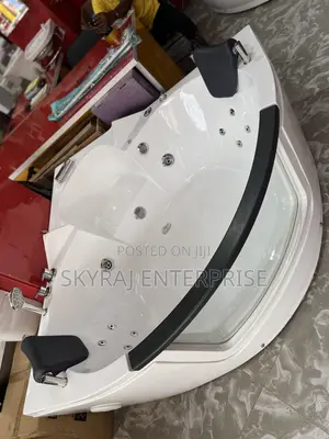 Corner Jacuzzi