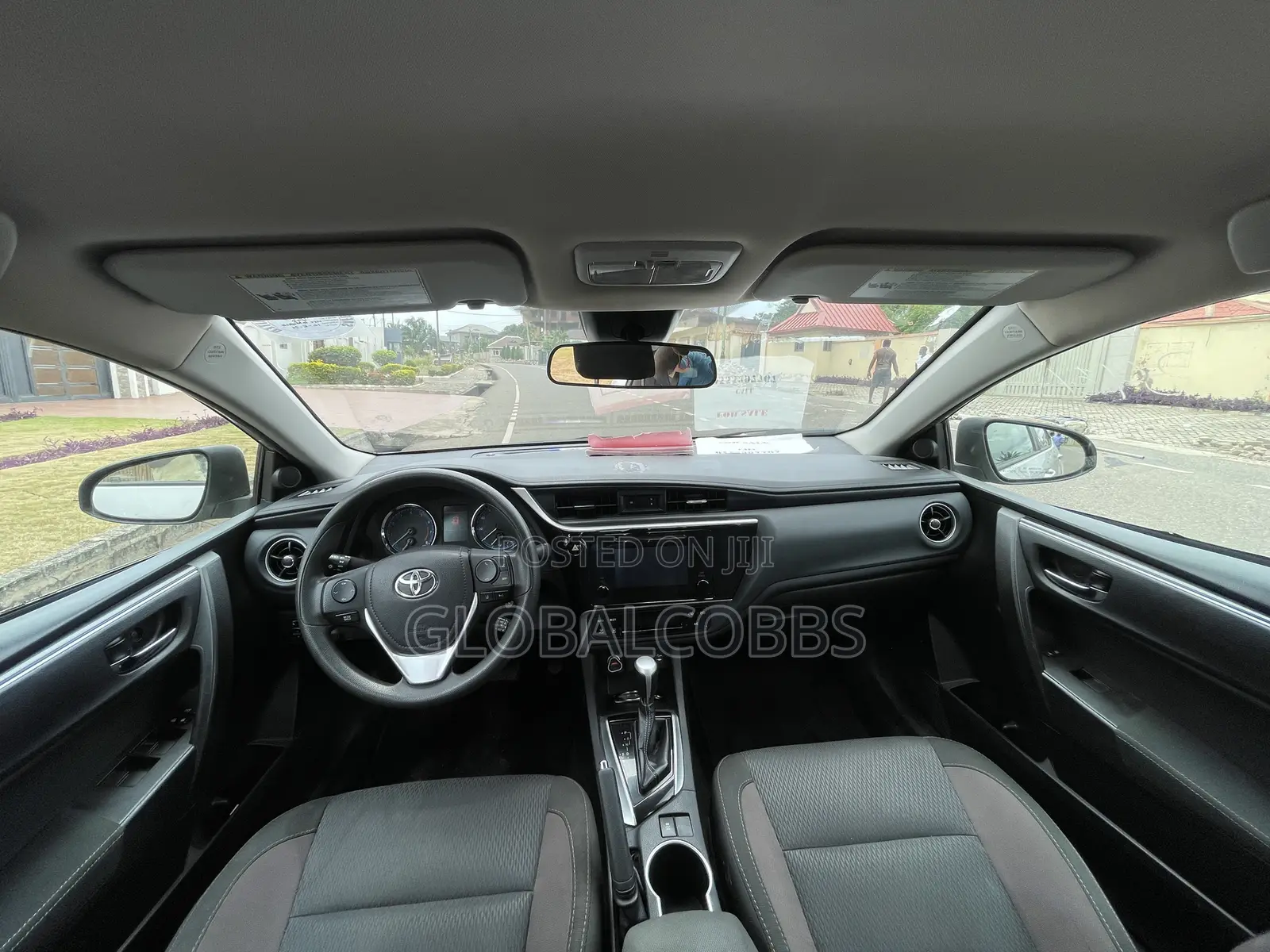 Toyota Corolla LE Eco (1.8L 4cyl 2A) 2018 Silver