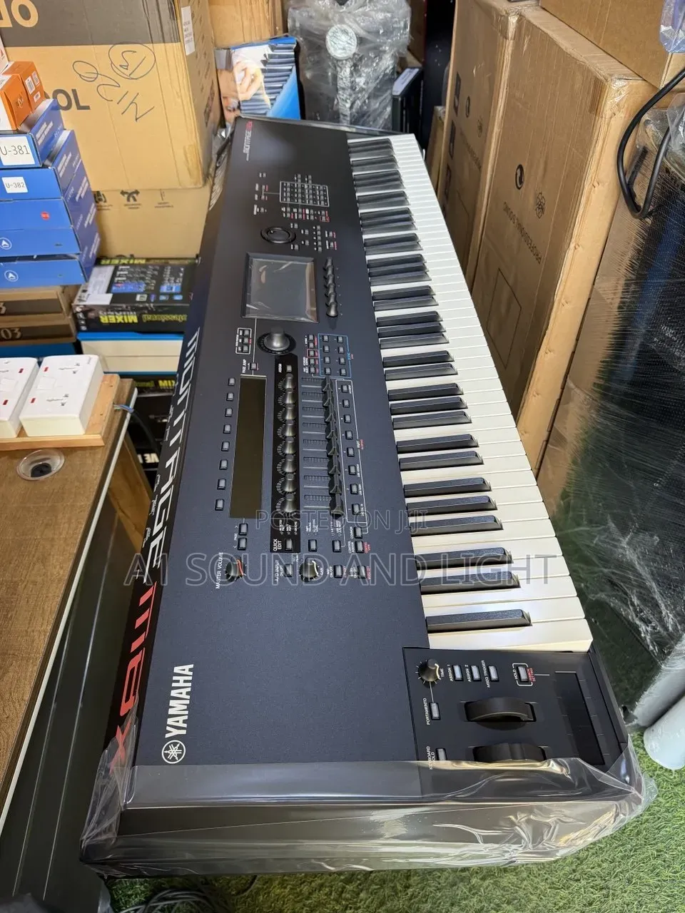 Yamaha Montage M8X 88-Key Synthesizer[Free Bag]
