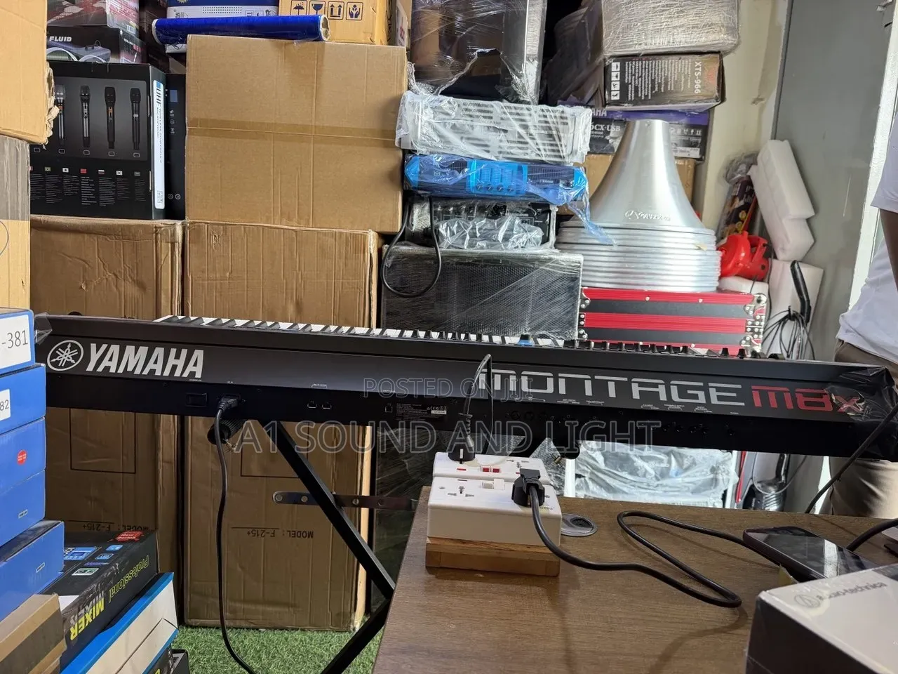 Yamaha Montage M8X 88-Key Synthesizer[Free Bag]