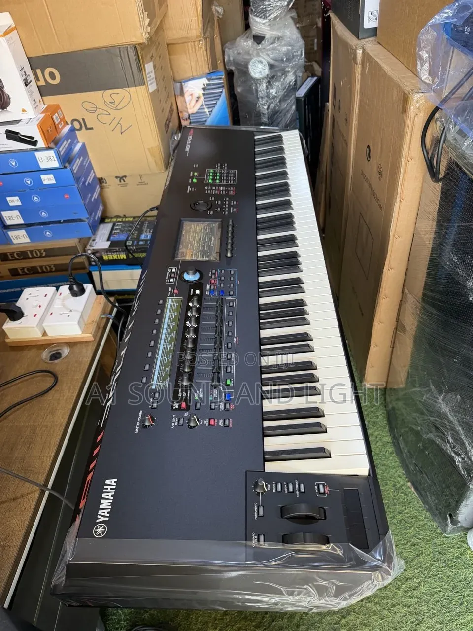 Yamaha Montage M8X 88-Key Synthesizer[Free Bag]