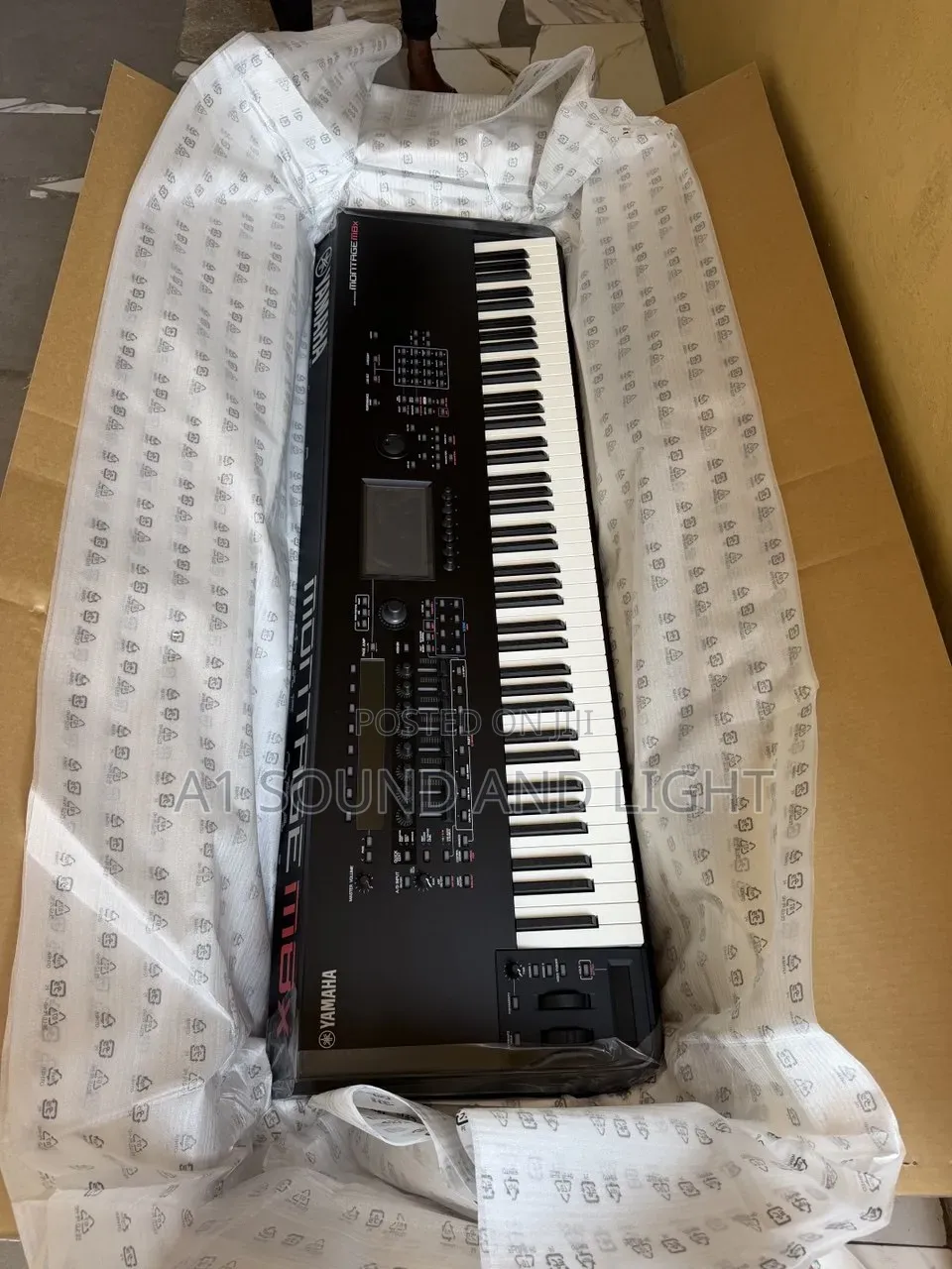 Yamaha Montage M8X 88-Key Synthesizer[Free Bag]