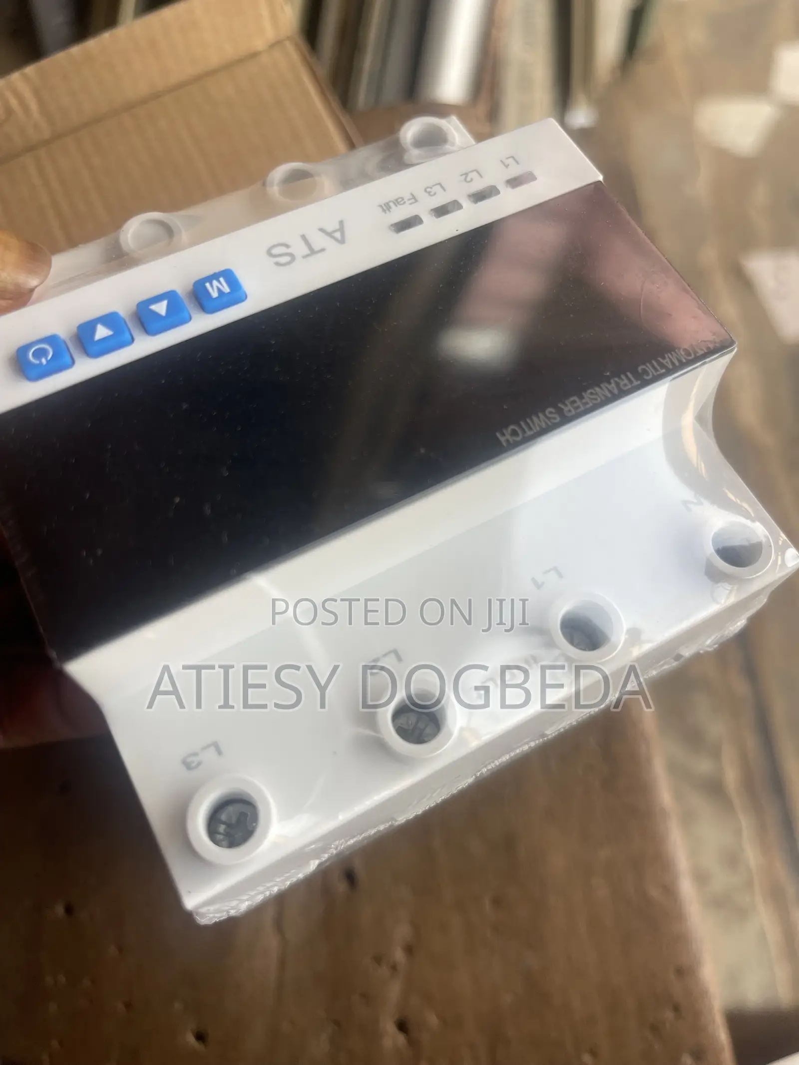 Automatic Phase Selector/ Adjustable Voltage Control