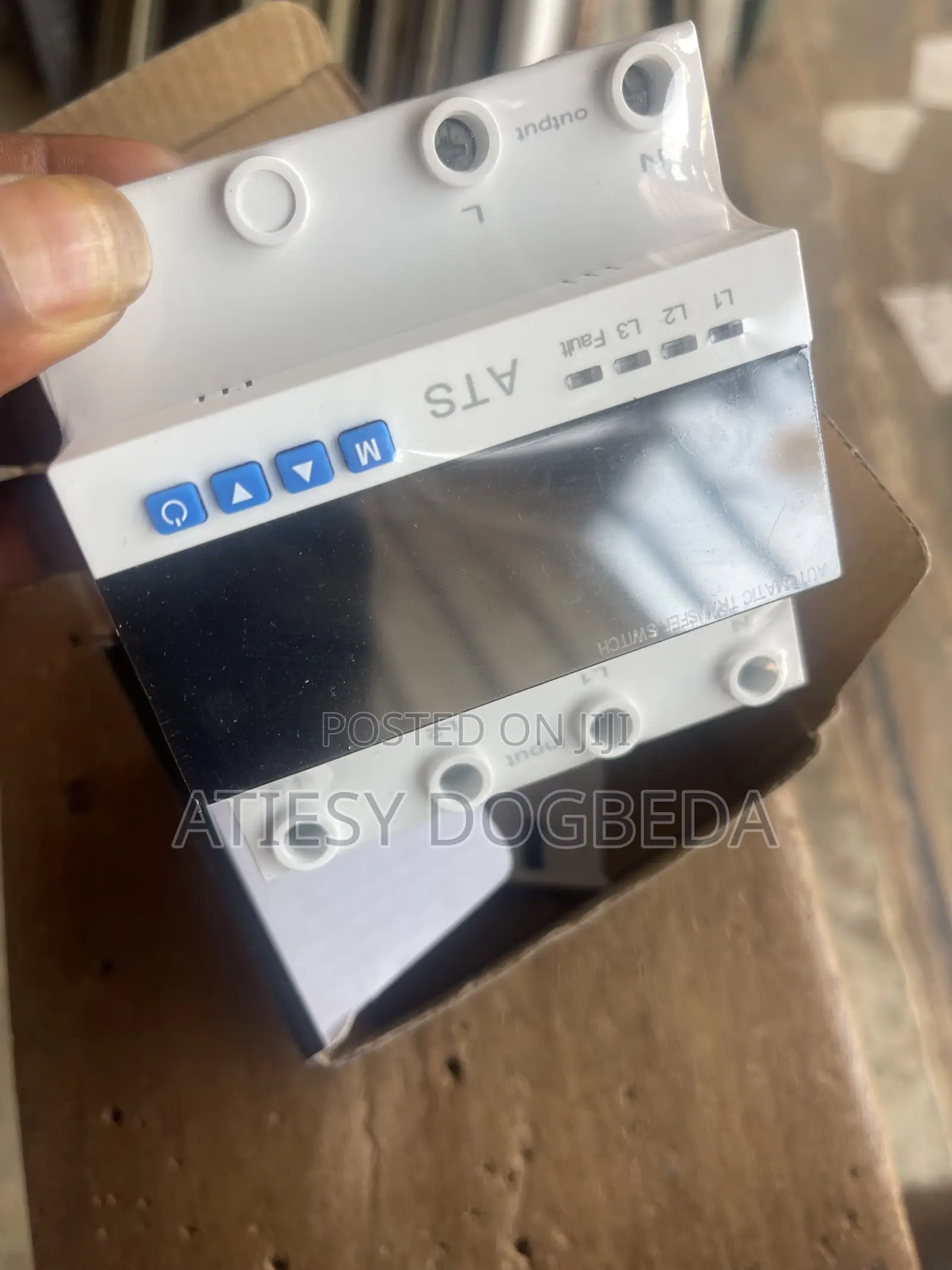 Automatic Phase Selector/ Adjustable Voltage Control