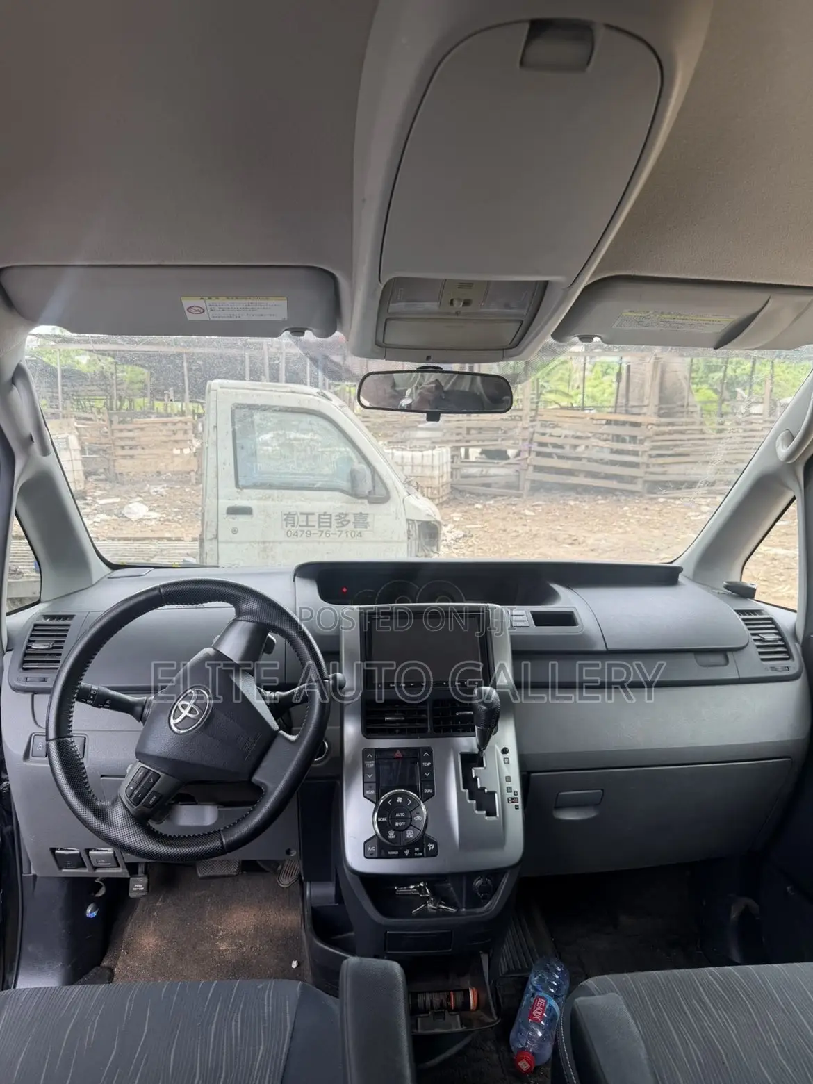 Toyota Voxy V 4WD 7-Seater 2012 Black