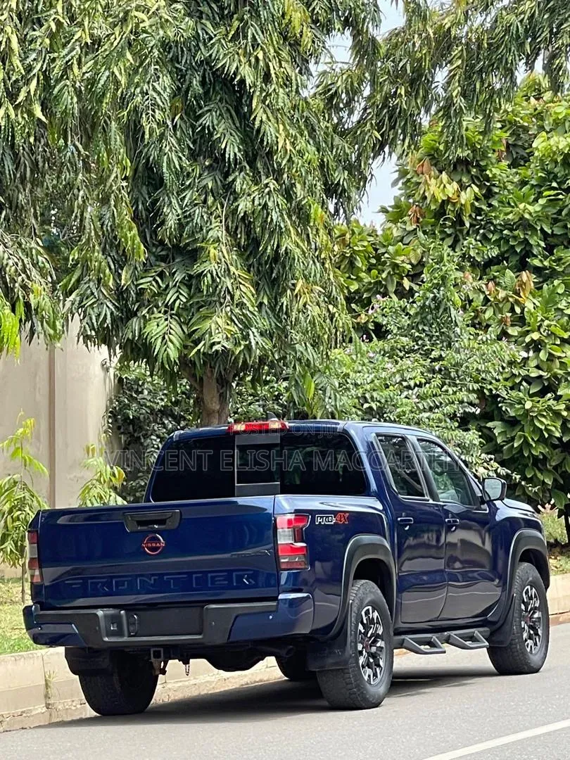 Nissan Frontier 2023 Blue