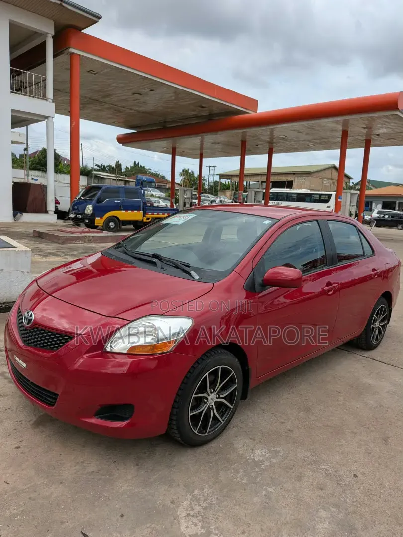 Toyota Yaris 2012 Red
